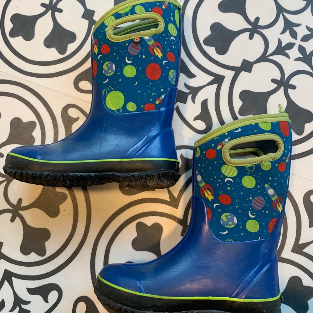 Boy’s Bogs size 4